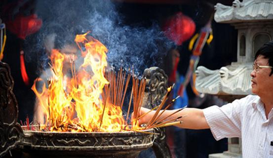 Lành dữ việc Bát hương bốc cháy | Tử Vi Cổ Học