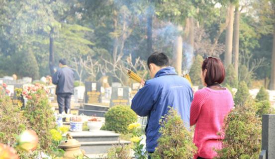 Tết Thanh minh và tục tảo mộ | Tử Vi Cổ Học