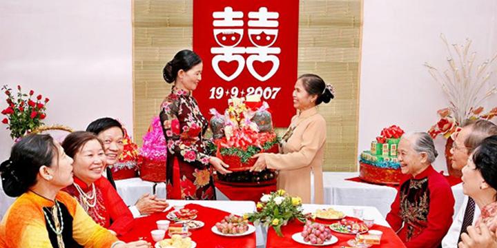 TỤC TRAO TRÂM CÀI (HAY BẢY CHIẾC KIM) CHO CON GÁI TRƯỚC GIỜ VU QUY | Tử Vi Cổ Học