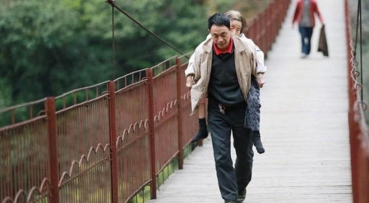 Nhớ lời Phật dạy: Hiếu thảo với cha mẹ là cái gốc để làm người lương thiện | Tử Vi Cổ Học