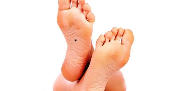 Nốt ruồi ở lòng bàn chân nói lên điều gì? | Tử Vi Cổ Học